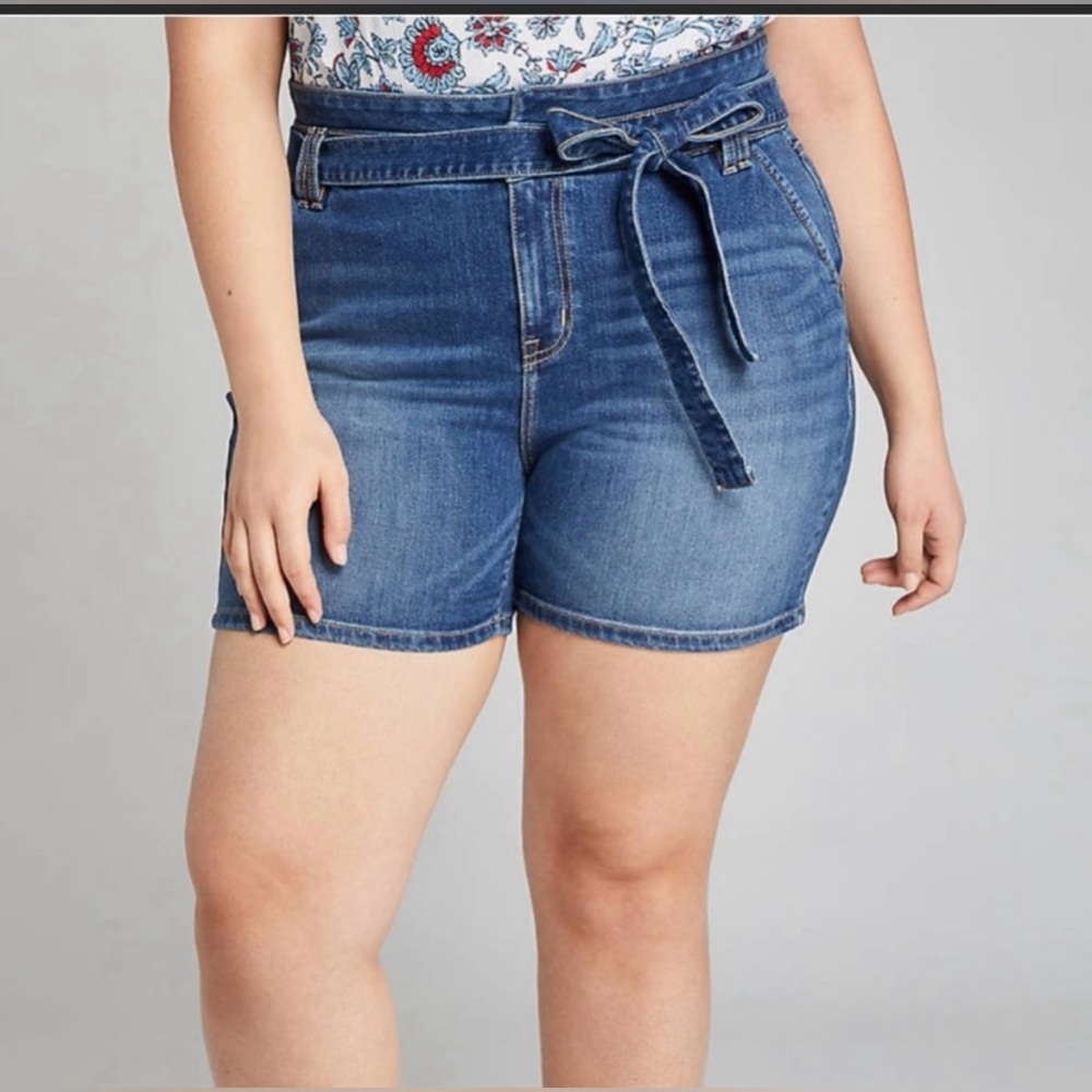 NWT Lane Bryant Belted Girlfriend Denim Short Size 16